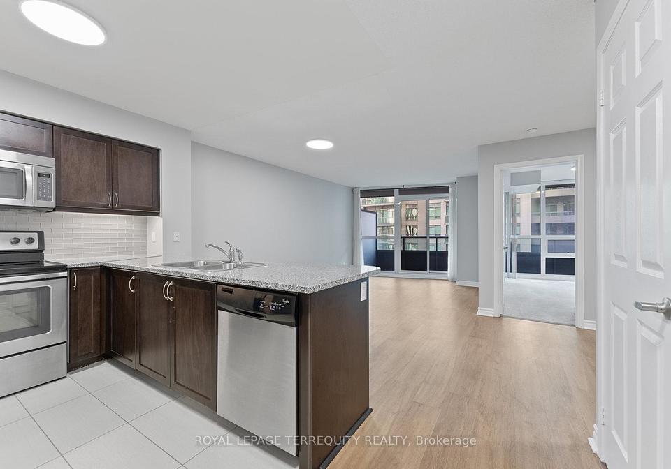 19-grand-trunk-crescent-toronto-ontario-c12612210