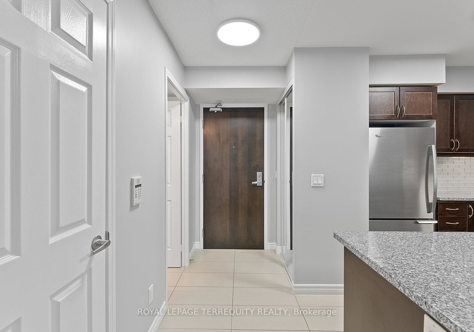 19-grand-trunk-crescent-toronto-ontario-c12612210
