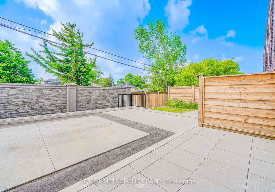 871-sheppard-avenue-w-toronto-ontario-c12612650
