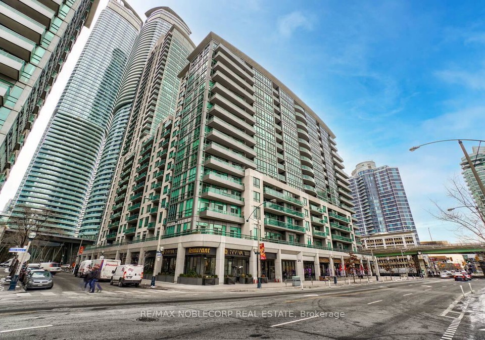 19-grand-trunk-crescent-toronto-ontario-c12613000