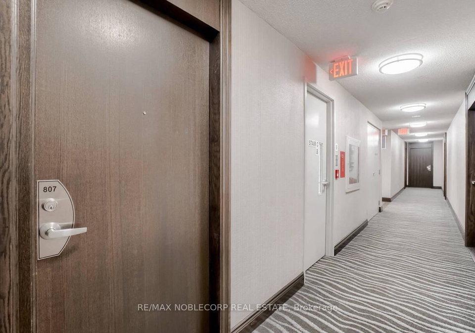 19-grand-trunk-crescent-toronto-ontario-c12613000