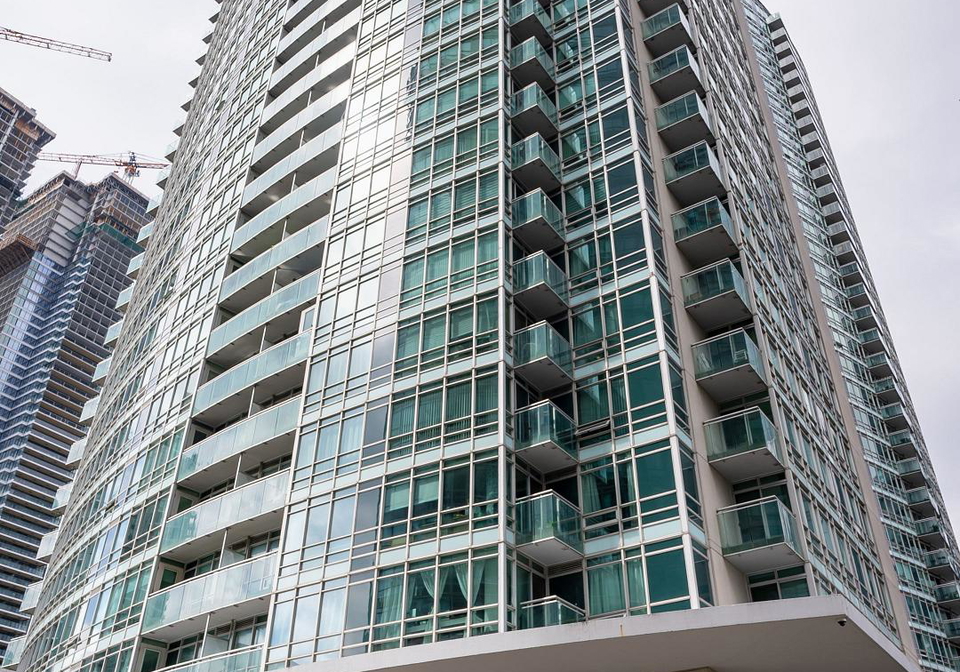 397-front-street-w-toronto-ontario-c12613322