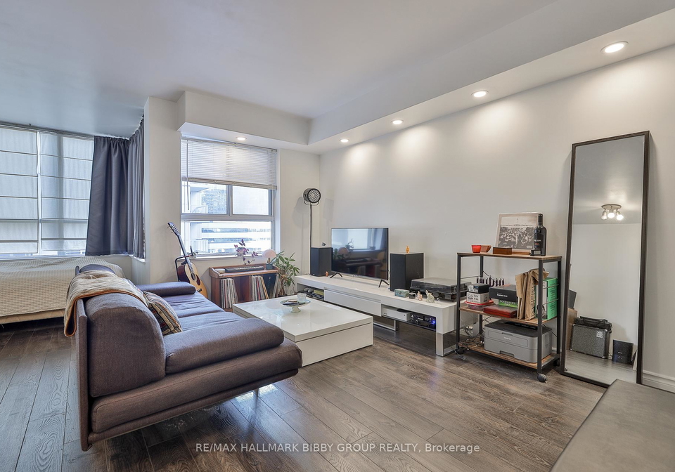 717-bay-street-toronto-ontario-c12614230