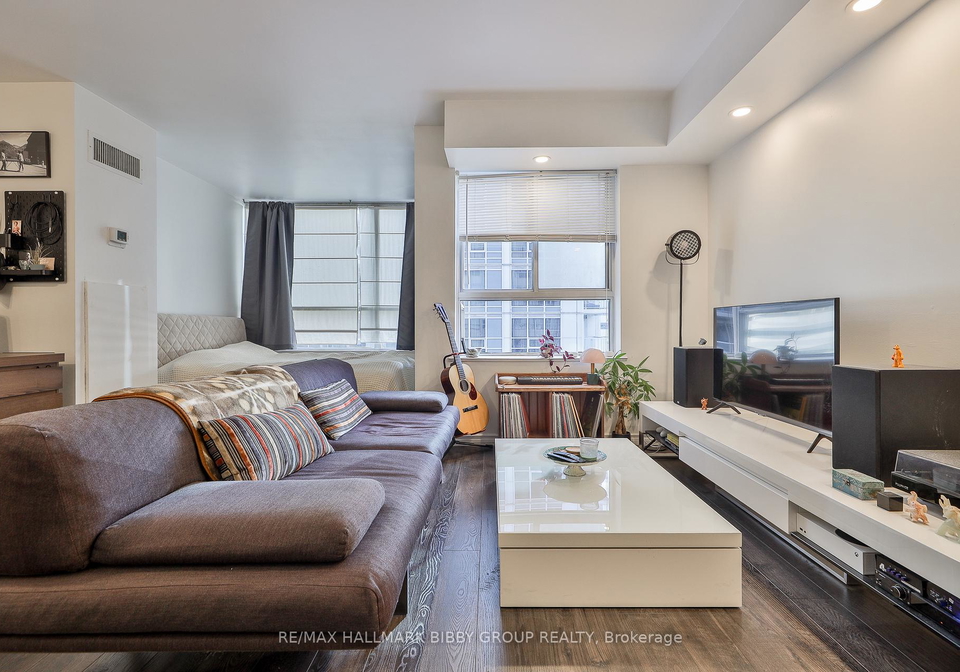 717-bay-street-toronto-ontario-c12614230