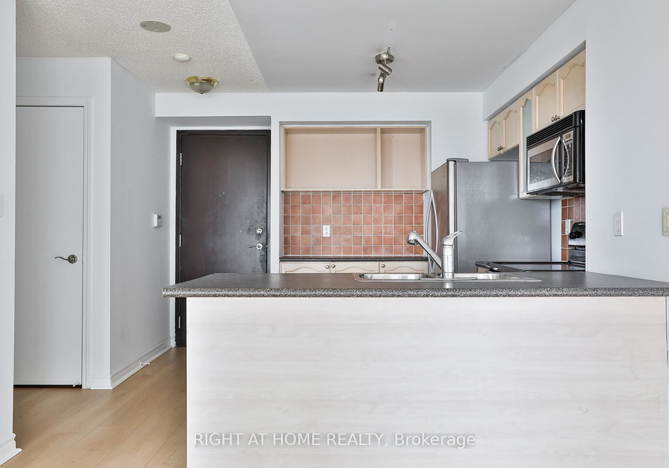 410-queens-quay-w-toronto-ontario-c12614680