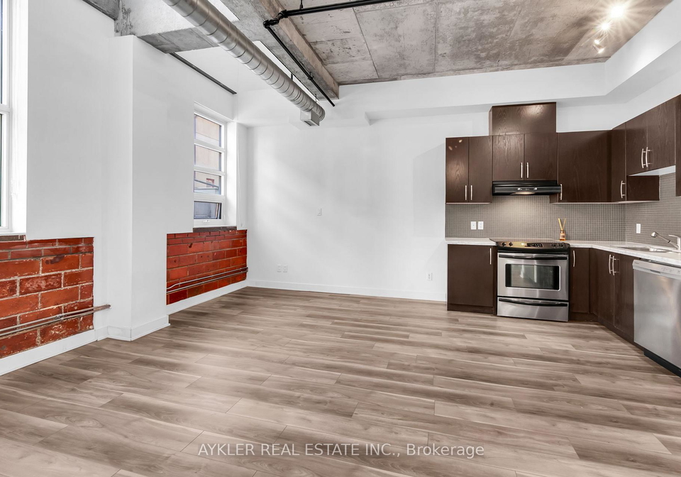 10-wellesley-place-toronto-ontario-c12615434