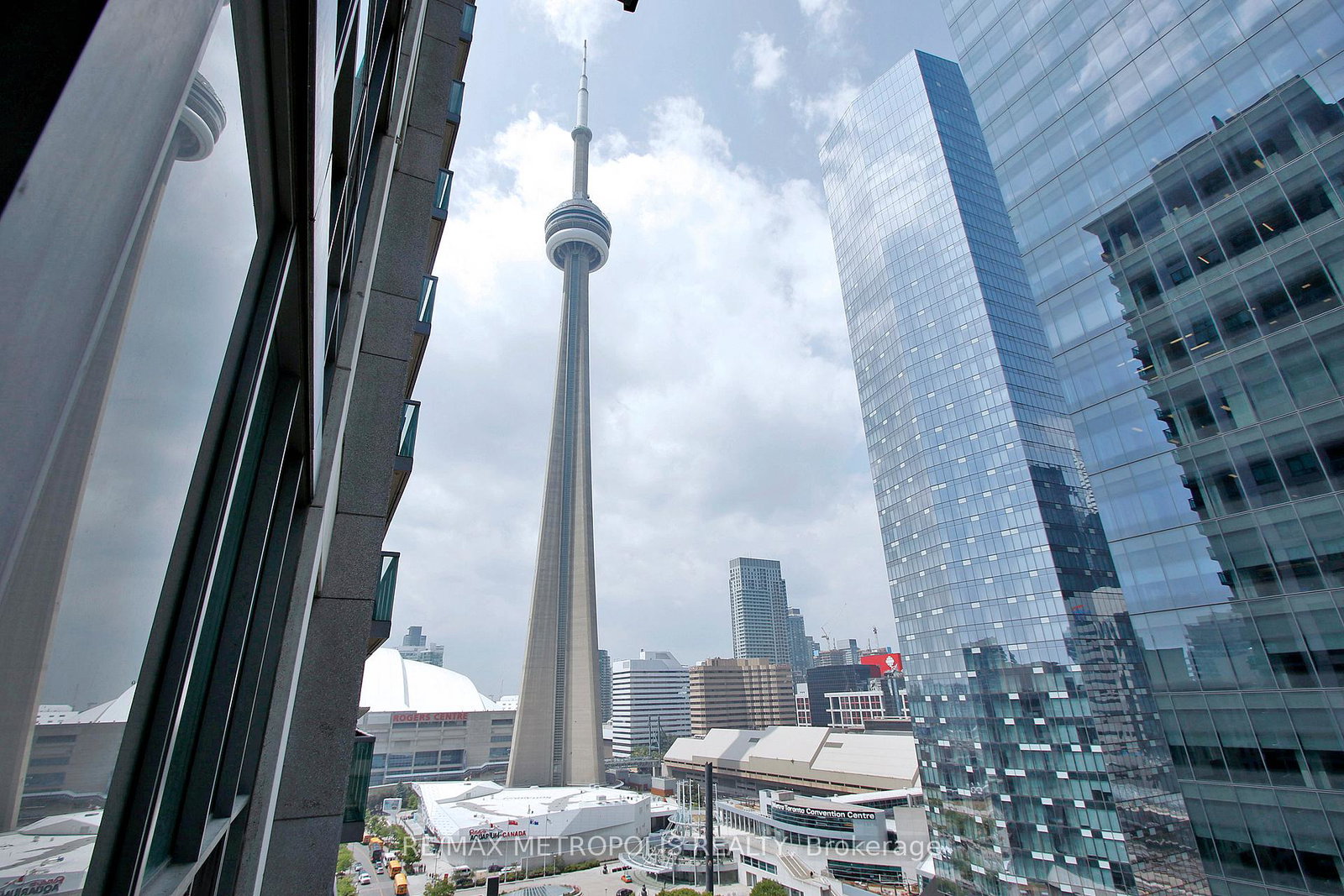 30-grand-trunk-crescent-toronto-ontario-c12615466