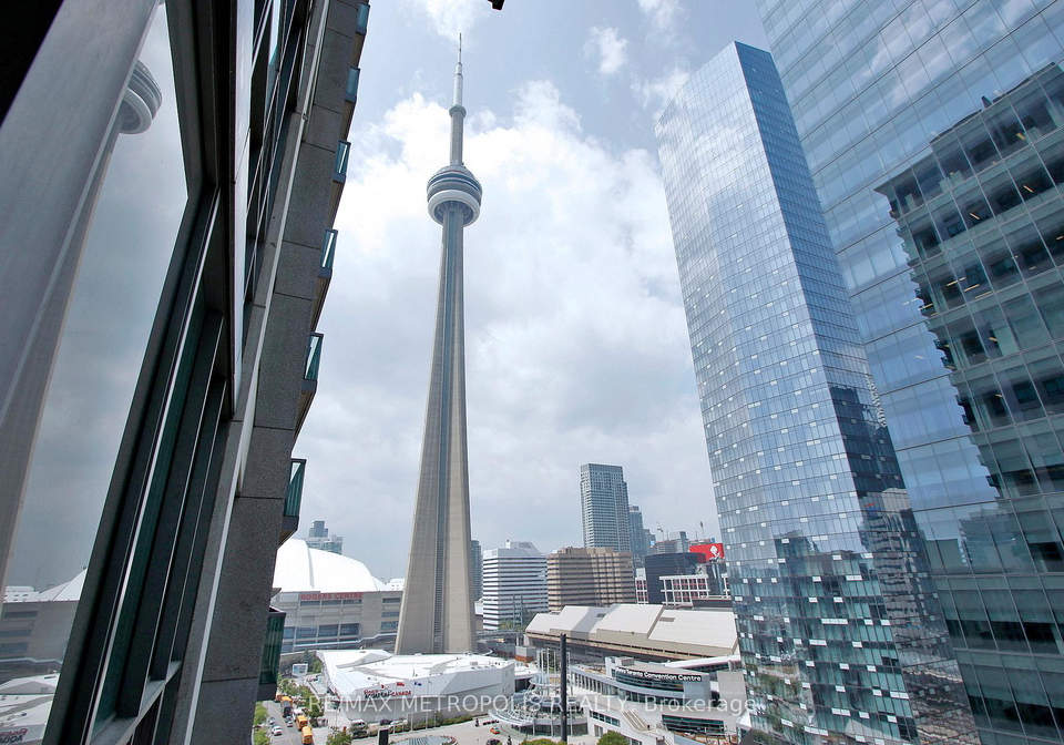 30-grand-trunk-crescent-toronto-ontario-c12615466