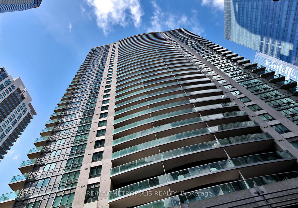 30-grand-trunk-crescent-toronto-ontario-c12615466