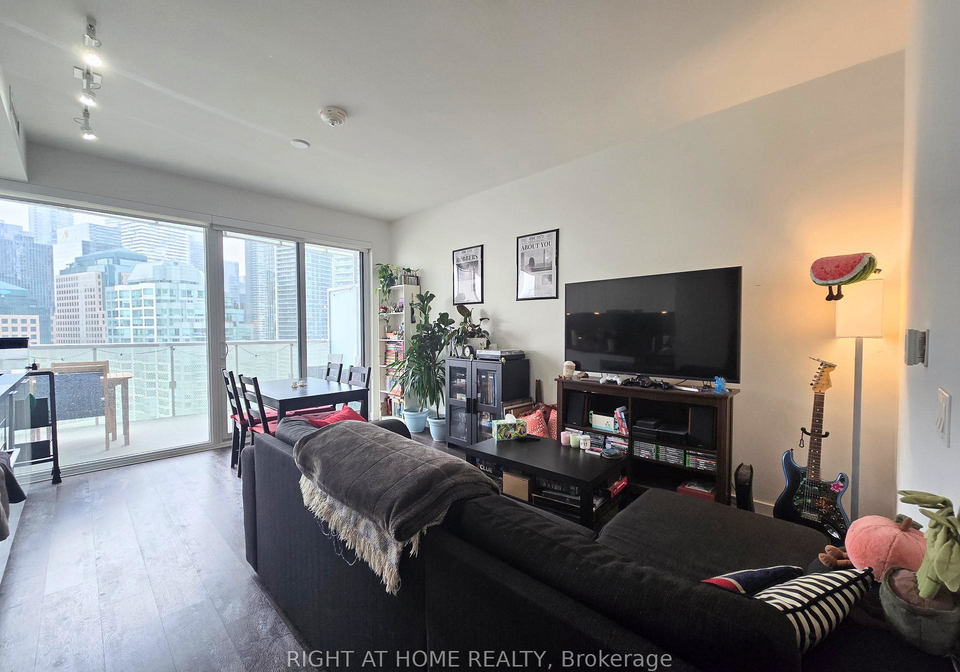 15-queens-quay-e-toronto-ontario-c12615478