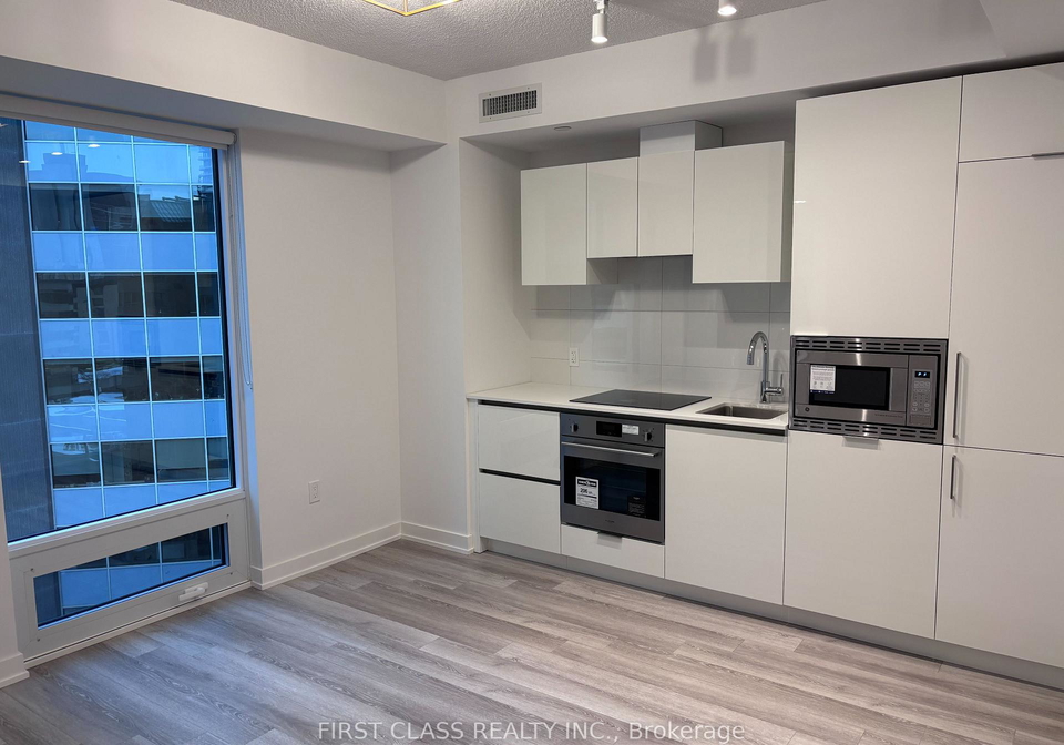 238-simcoe-street-toronto-ontario-c12616316