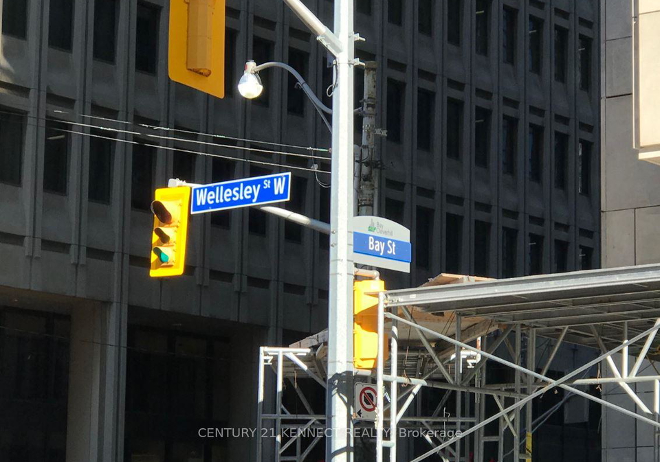 955-bay-street-toronto-ontario-c12616362