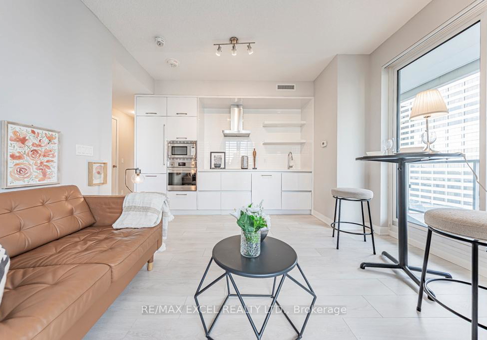 2221-yonge-street-toronto-ontario-c12616686