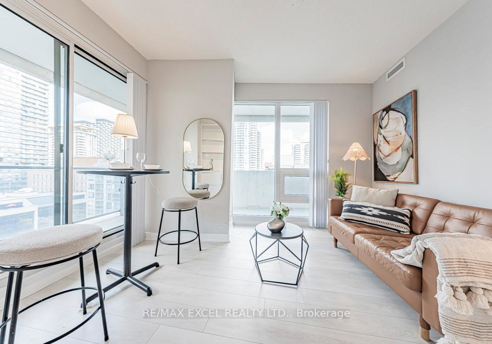 2221-yonge-street-toronto-ontario-c12616686