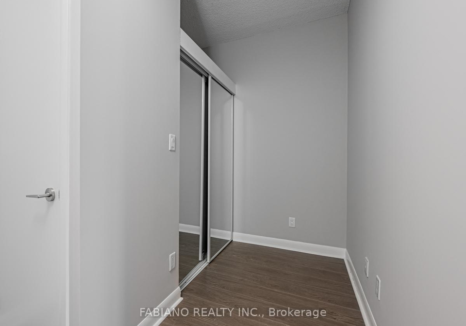 15-bruyeres-mews-toronto-ontario-c12617000