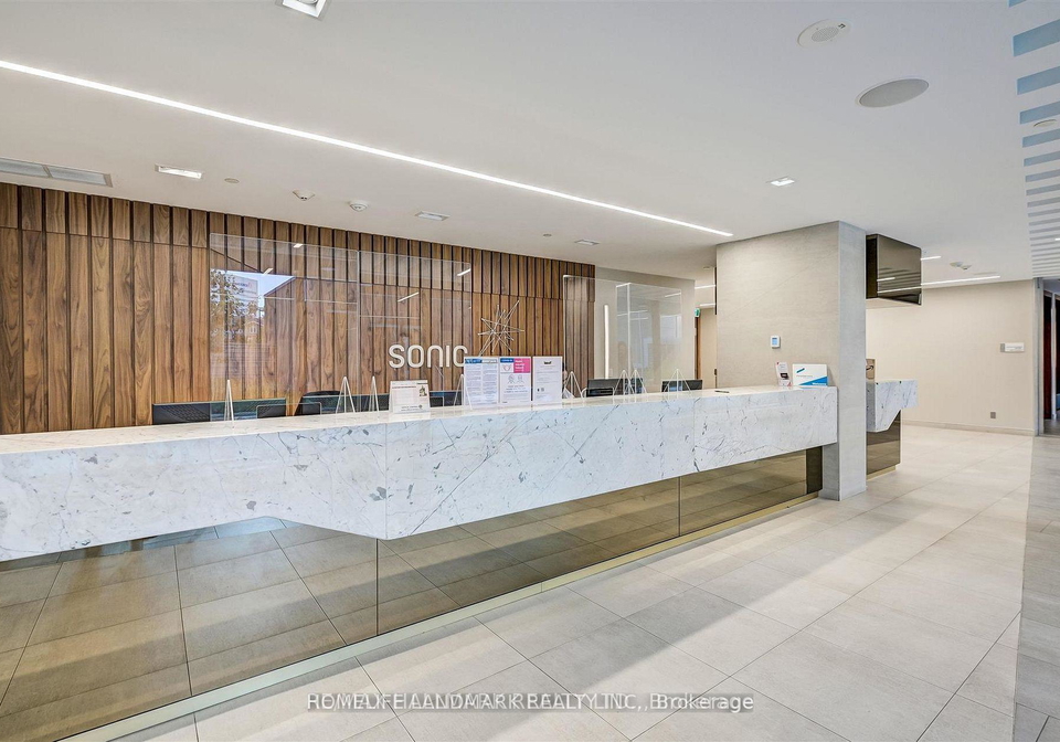 6-sonic-way-east-york-ontario-c12626984