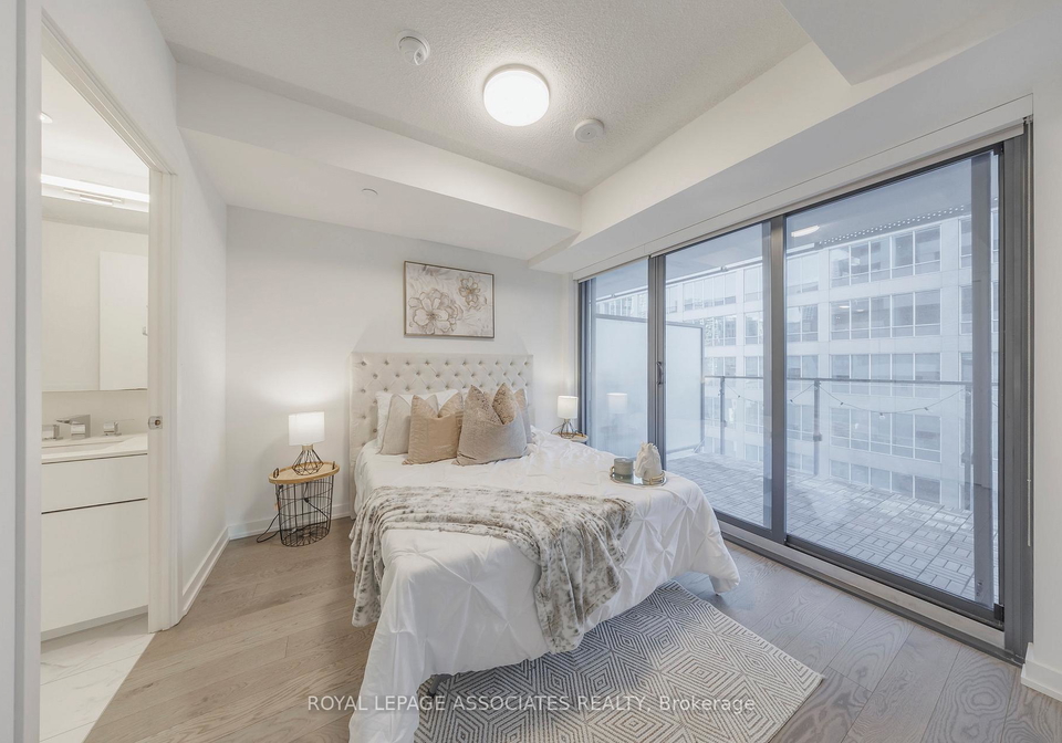 25-richmond-street-e-toronto-ontario-c12627030