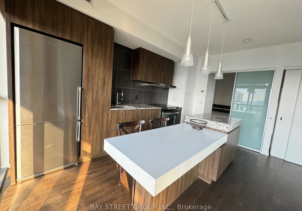 101-charles-street-e-toronto-ontario-c12627038