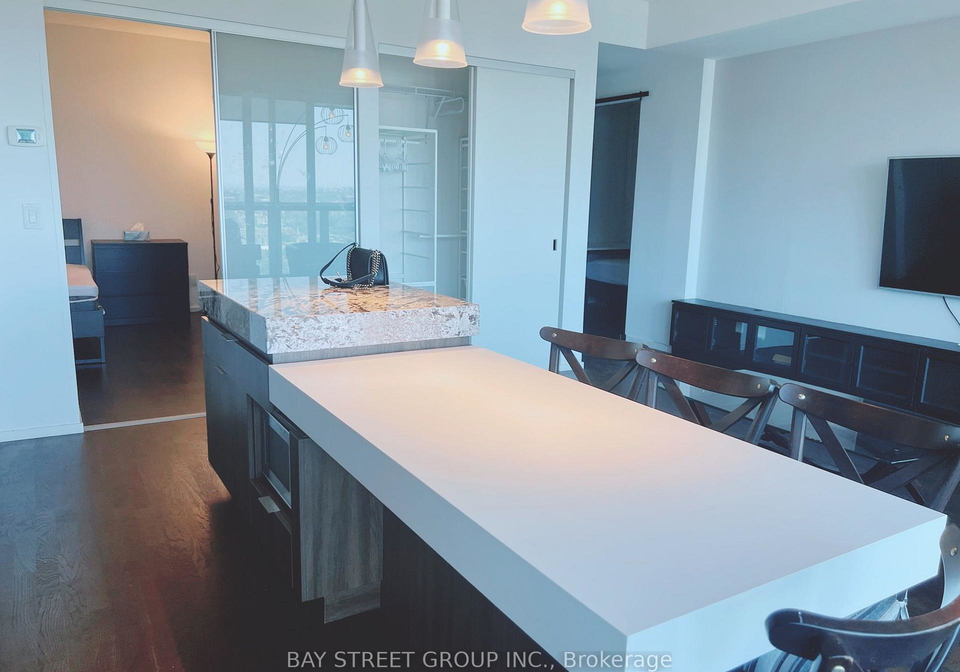 101-charles-street-e-toronto-ontario-c12627038