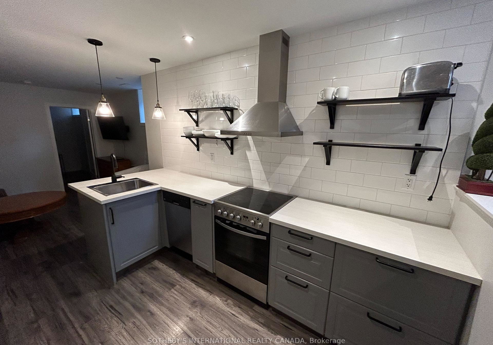 15-castlefield-avenue-toronto-ontario-c12627446