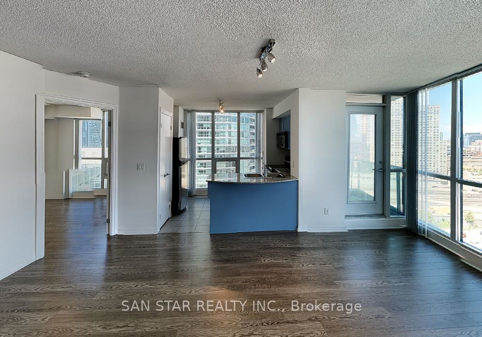 16-yonge-street-toronto-ontario-c12628848