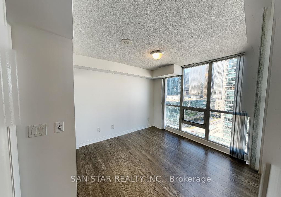 16-yonge-street-toronto-ontario-c12628848
