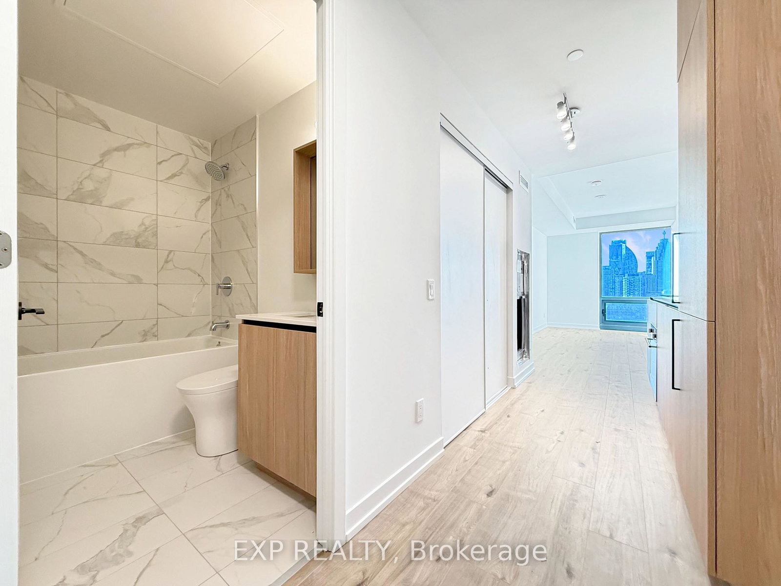 35-parliament-street-toronto-ontario-c12629076