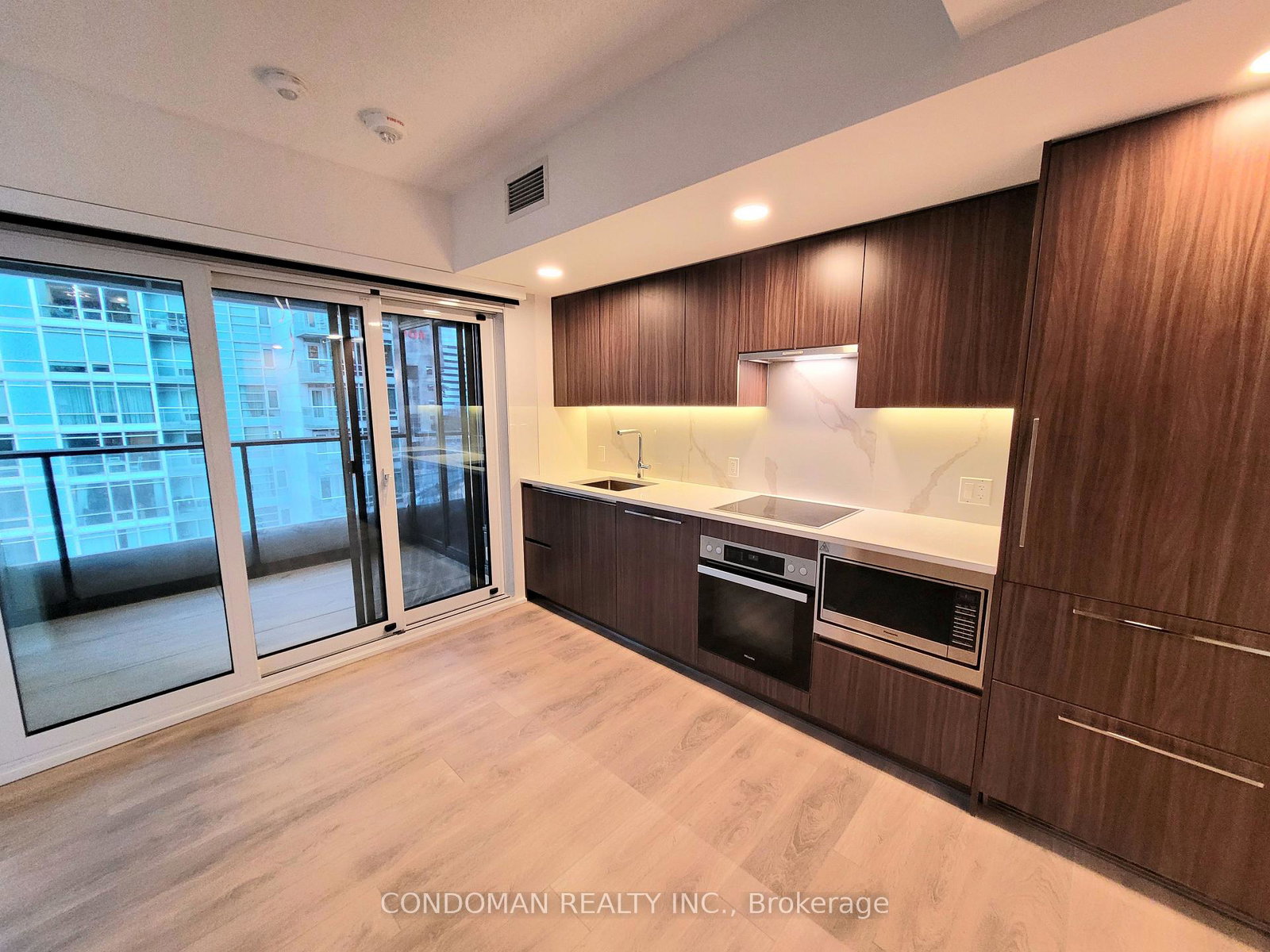 1-concord-cityplace-way-toronto-ontario-c12629160