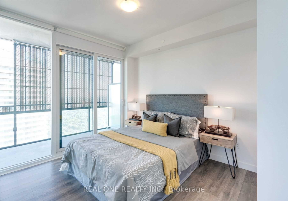 8-eglinton-avenue-e-toronto-ontario-c12629872