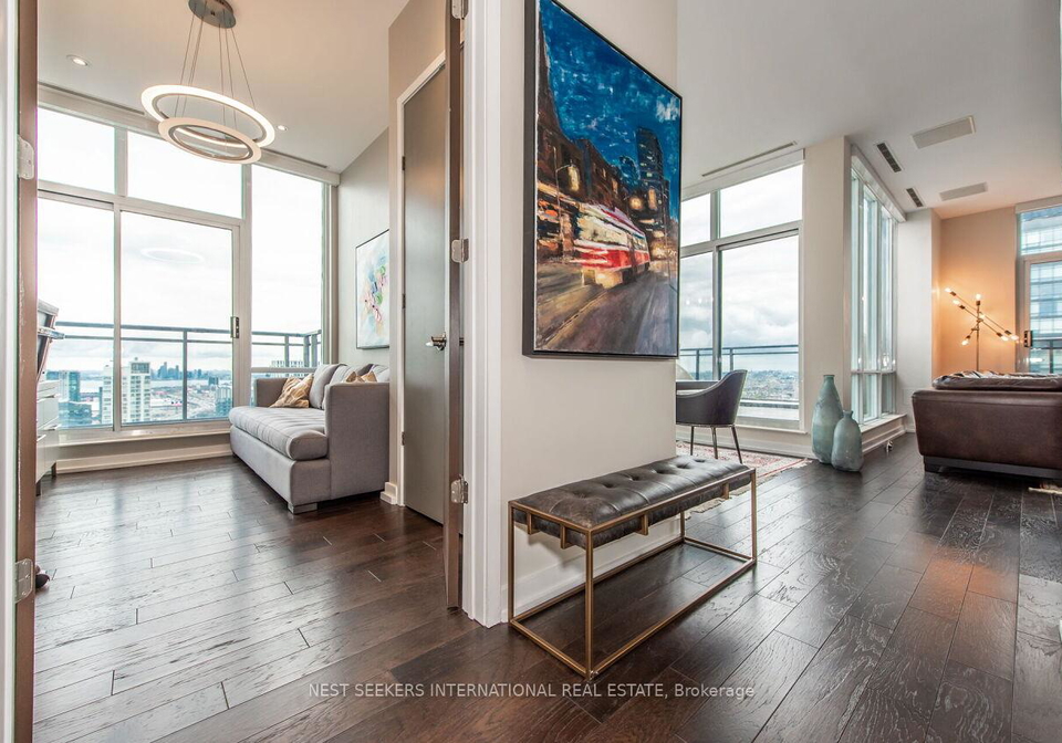 15-fort-york-boulevard-toronto-ontario-c12630202