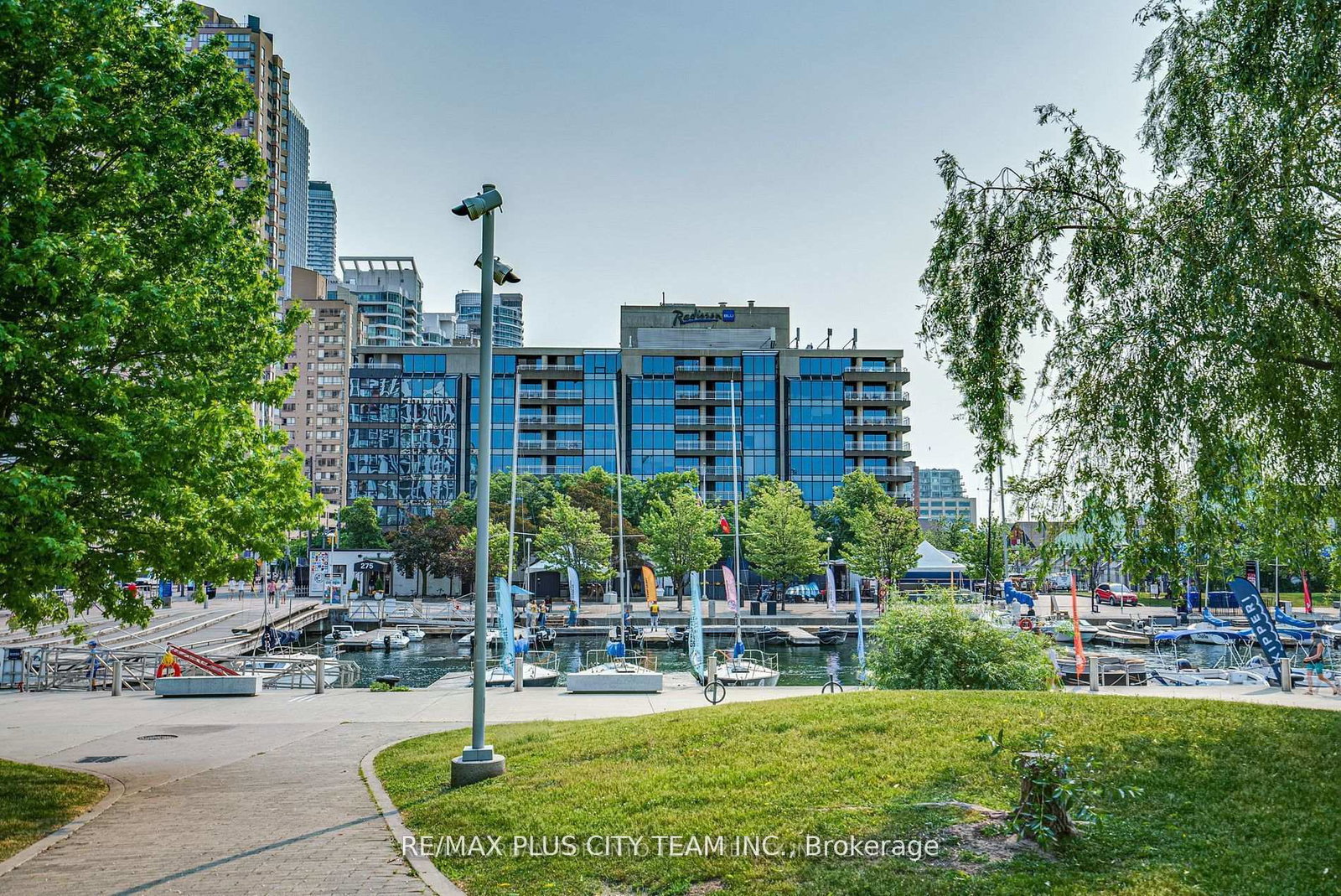 251-queens-quay-w-toronto-ontario-c12630242