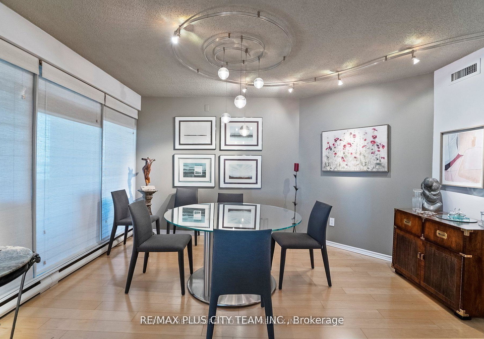 251-queens-quay-w-toronto-ontario-c12630242