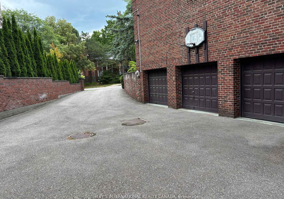 27-junewood-crescent-north-york-ontario-c12630390