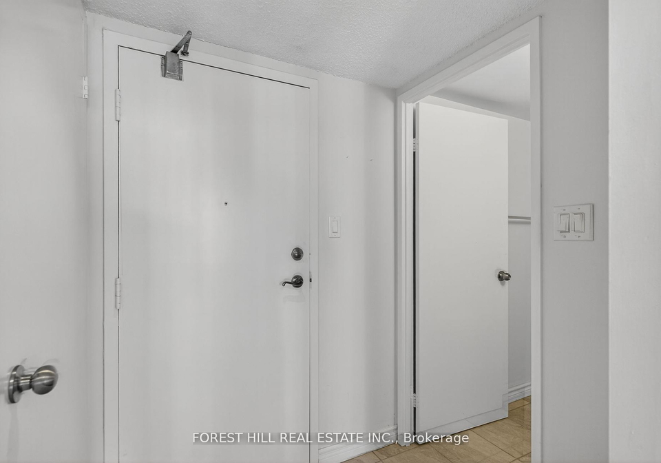 633-bay-street-toronto-ontario-c12630548