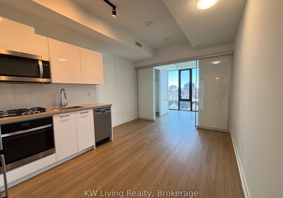195-mccaul-street-toronto-ontario-c12631030