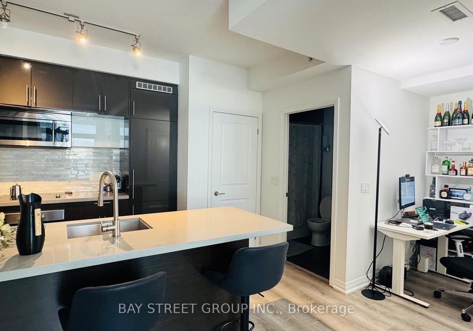 8-mercer-street-toronto-ontario-c12631402