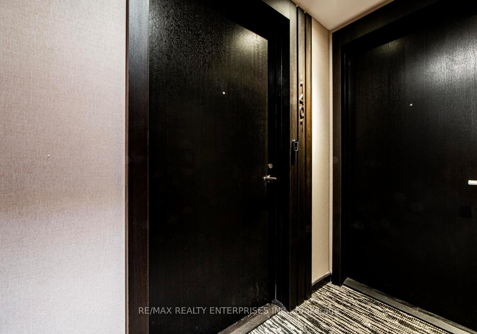 501-yonge-street-toronto-ontario-c12631718