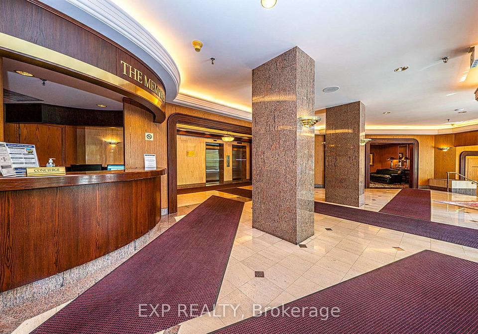 942-yonge-street-s-toronto-ontario-c12633216