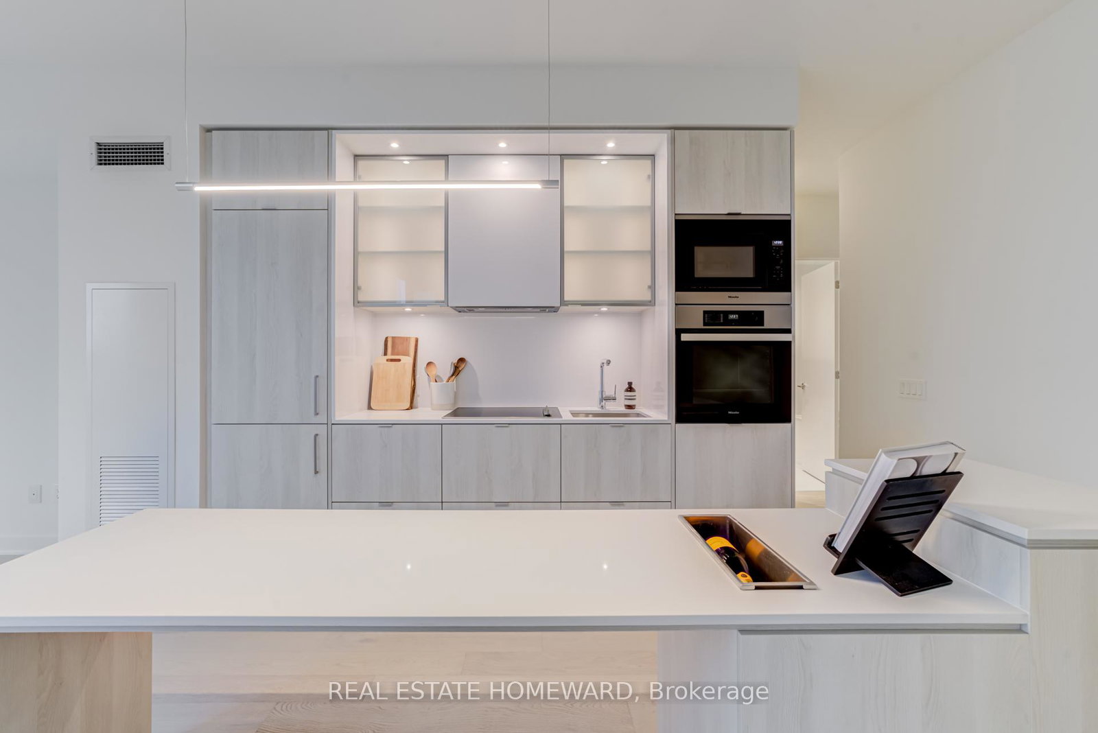 11-yorkville-avenue-toronto-ontario-c12633640