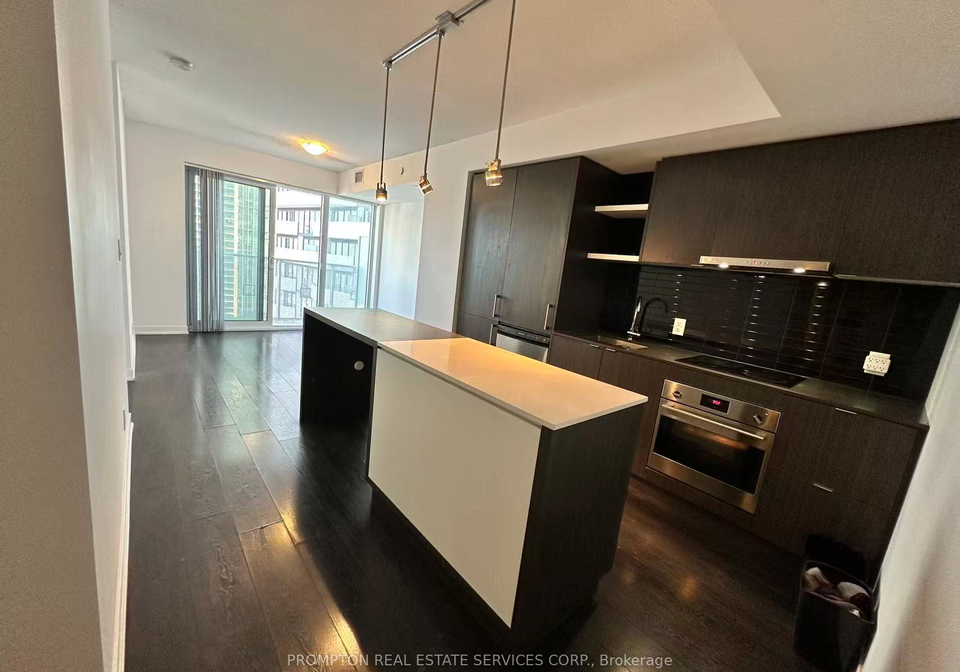 100-harbour-street-toronto-ontario-c12633766