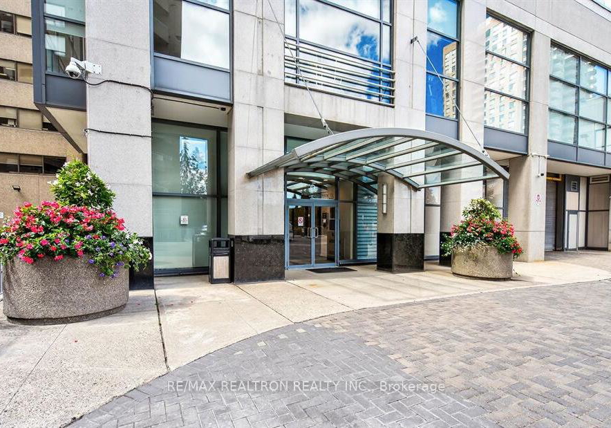8-hillcrest-avenue-north-york-ontario-c12634368