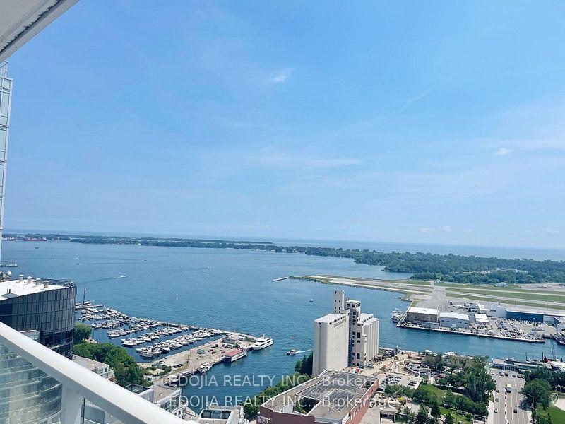 19-bathurst-street-toronto-ontario-c12635580