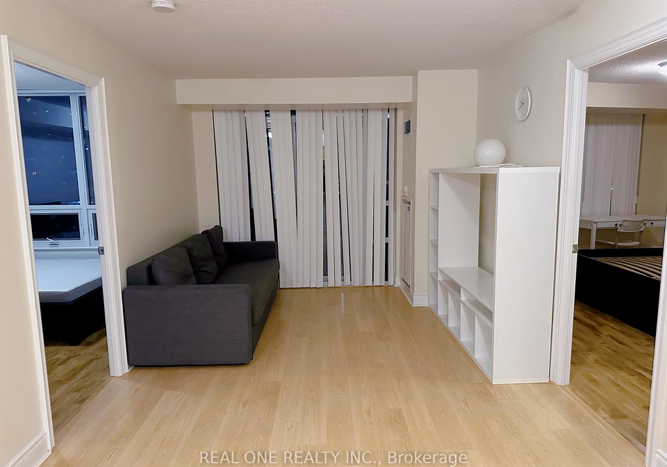 15-greenview-avenue-toronto-ontario-c12635606
