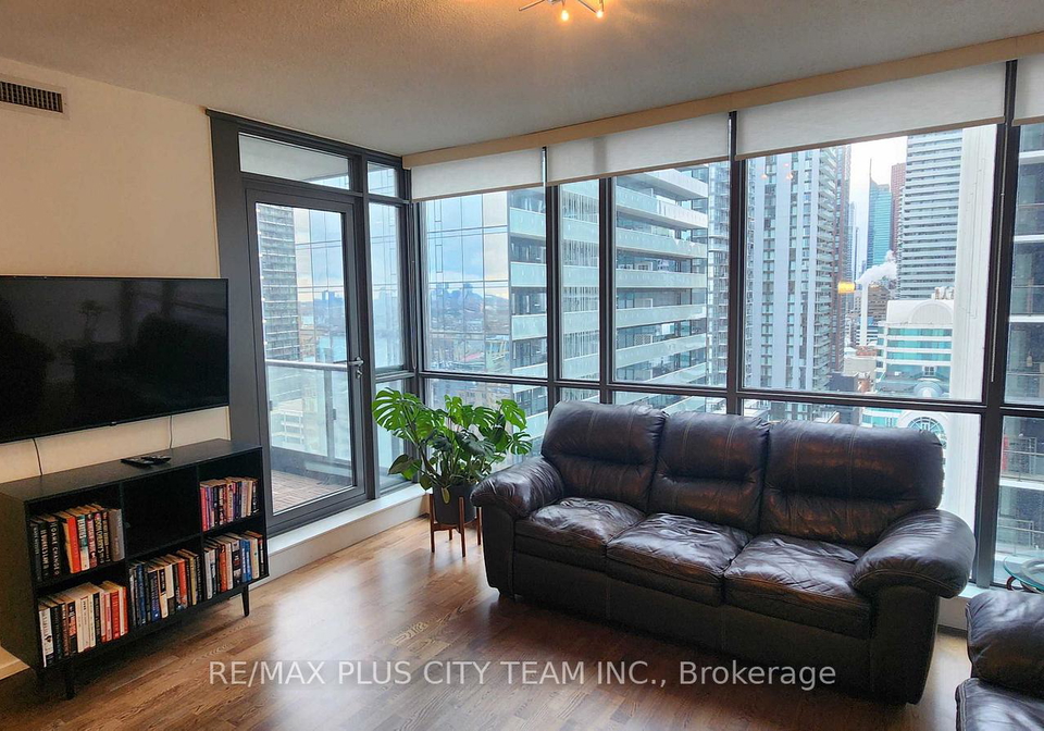 8-charlotte-street-toronto-ontario-c12636794