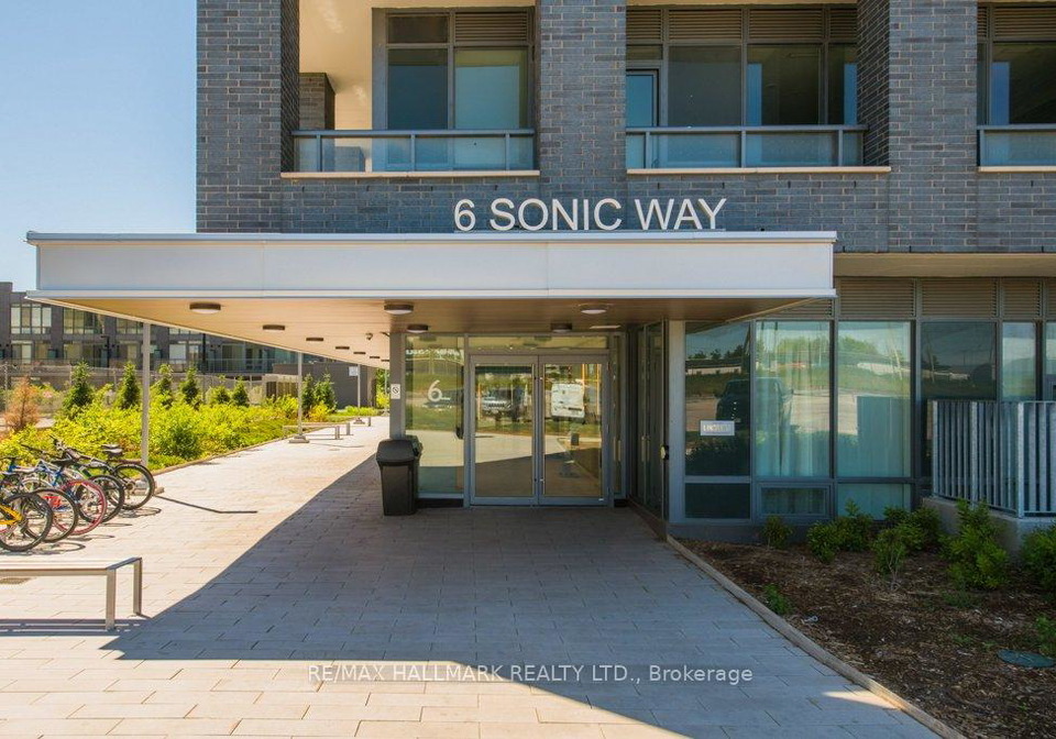 6-sonic-way-east-york-ontario-c12636796