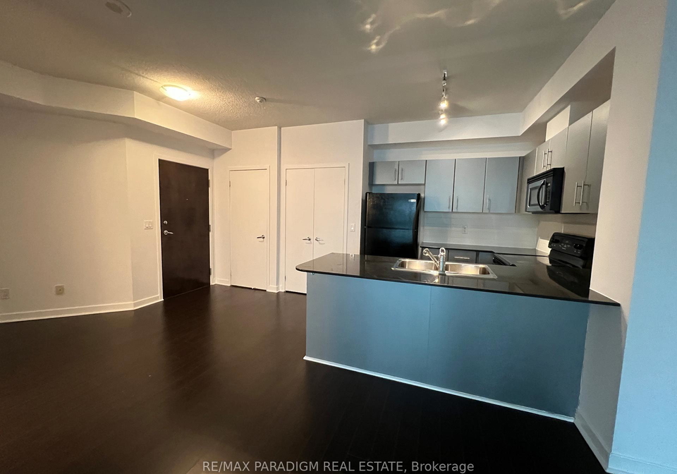 12-yonge-street-toronto-ontario-c12637266