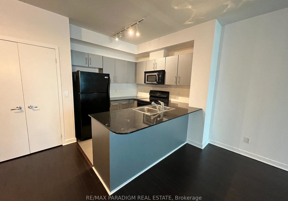 12-yonge-street-toronto-ontario-c12637266
