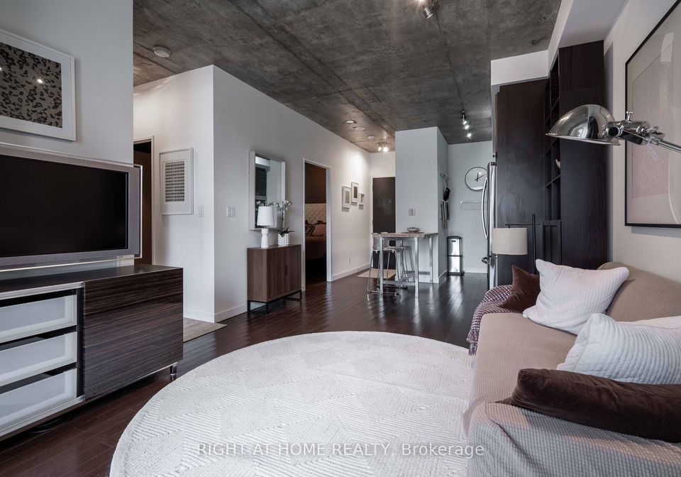 1-shaw-street-toronto-ontario-c12637392