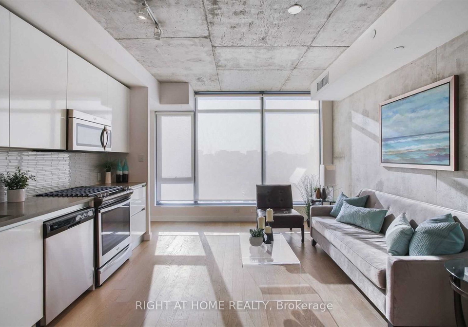 111-bathurst-street-toronto-ontario-c12637558