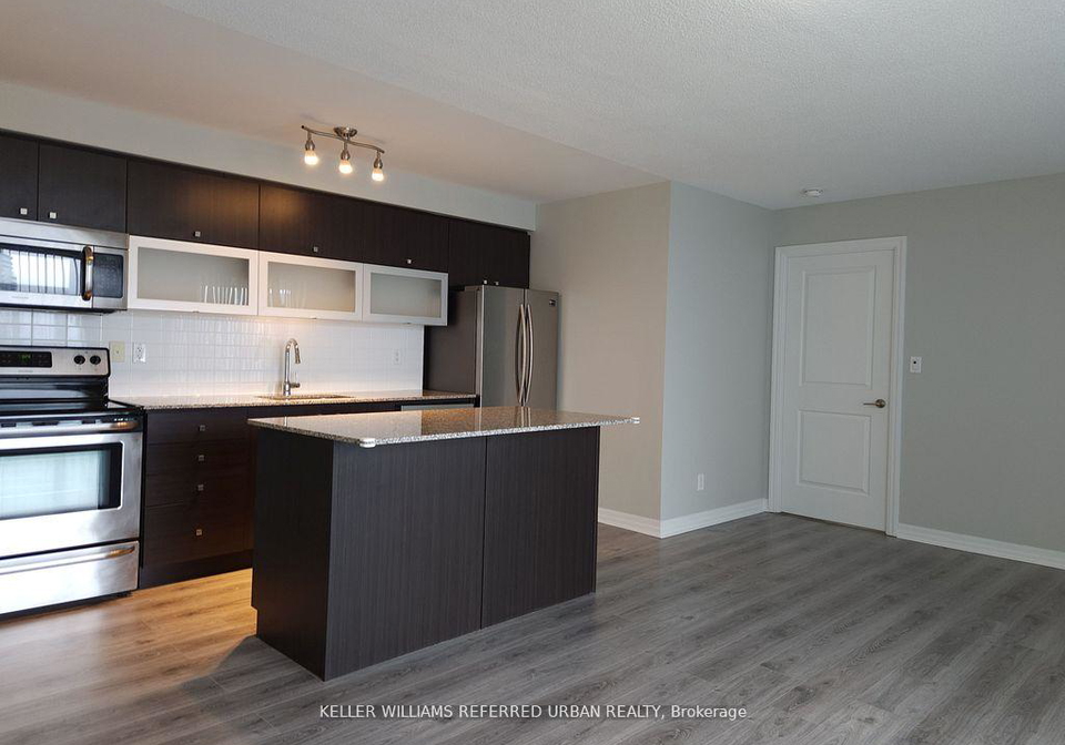 2015-sheppard-avenue-e-north-york-ontario-c12637642